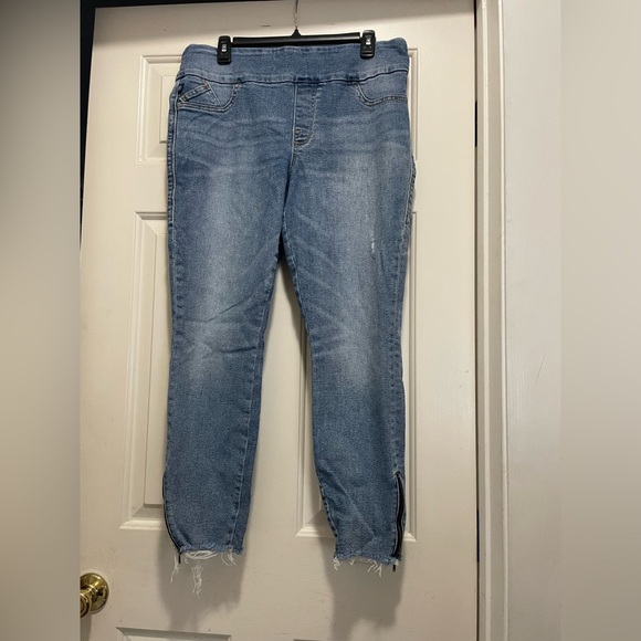 Women’s Rock & Republic Fever Pull On Skinny Jeans with Zipper Details size 16 - Picture 1 of 5